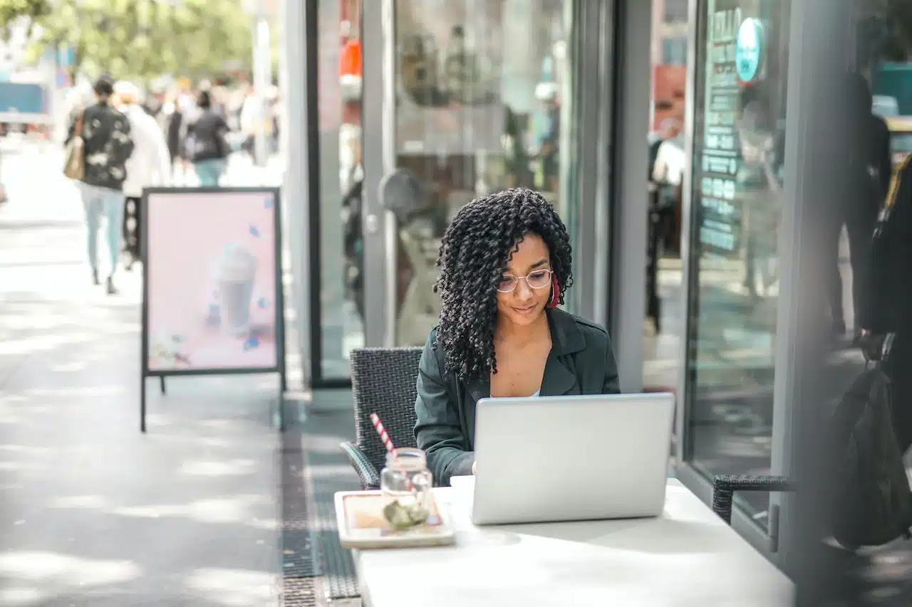 Comment un CTO peut évaluer la qualité et l’expérience des freelances en informatique avant de les engager ?