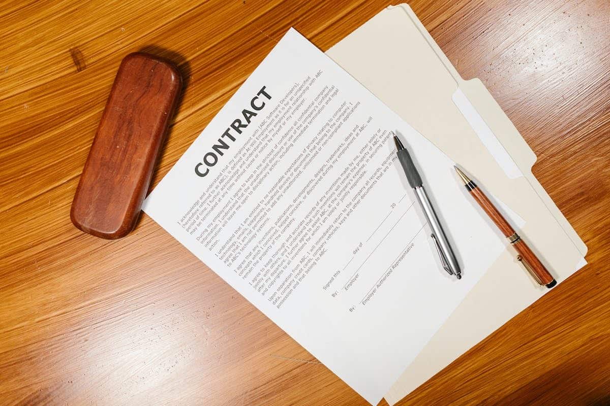 Comprendre les types de contrats de travail et les obligations des employeurs et employés en entreprise