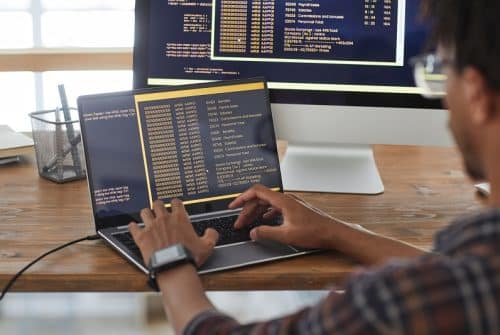 Comment bien choisir un freelance IT par le biais d’une plateforme ?